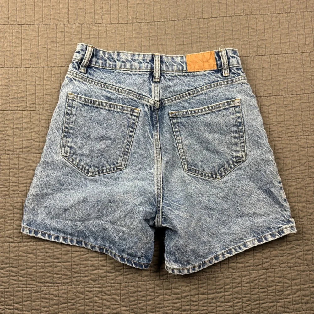 ZARA Women Blue Acid Wash High Waisted Denim Mom Shorts Size 6 Long Jorts